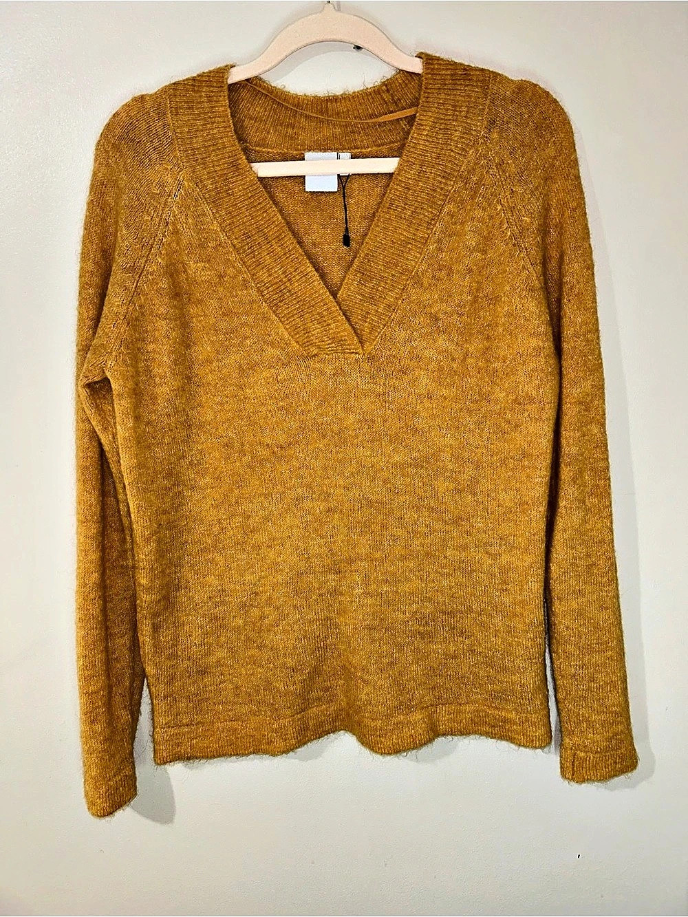 ICHI Ihamara V LS V-Neck Sweater in Yellow